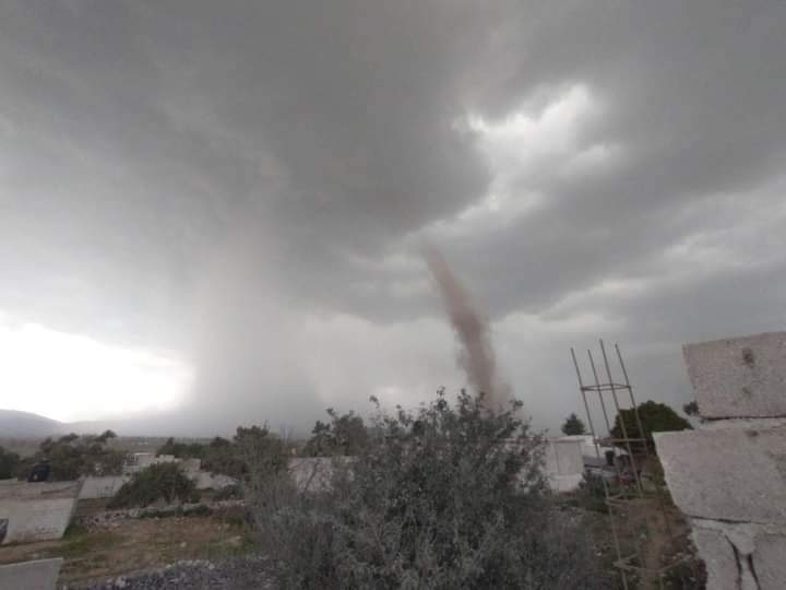 Captan tornado a plena luz del día en Puebla: VIDEO