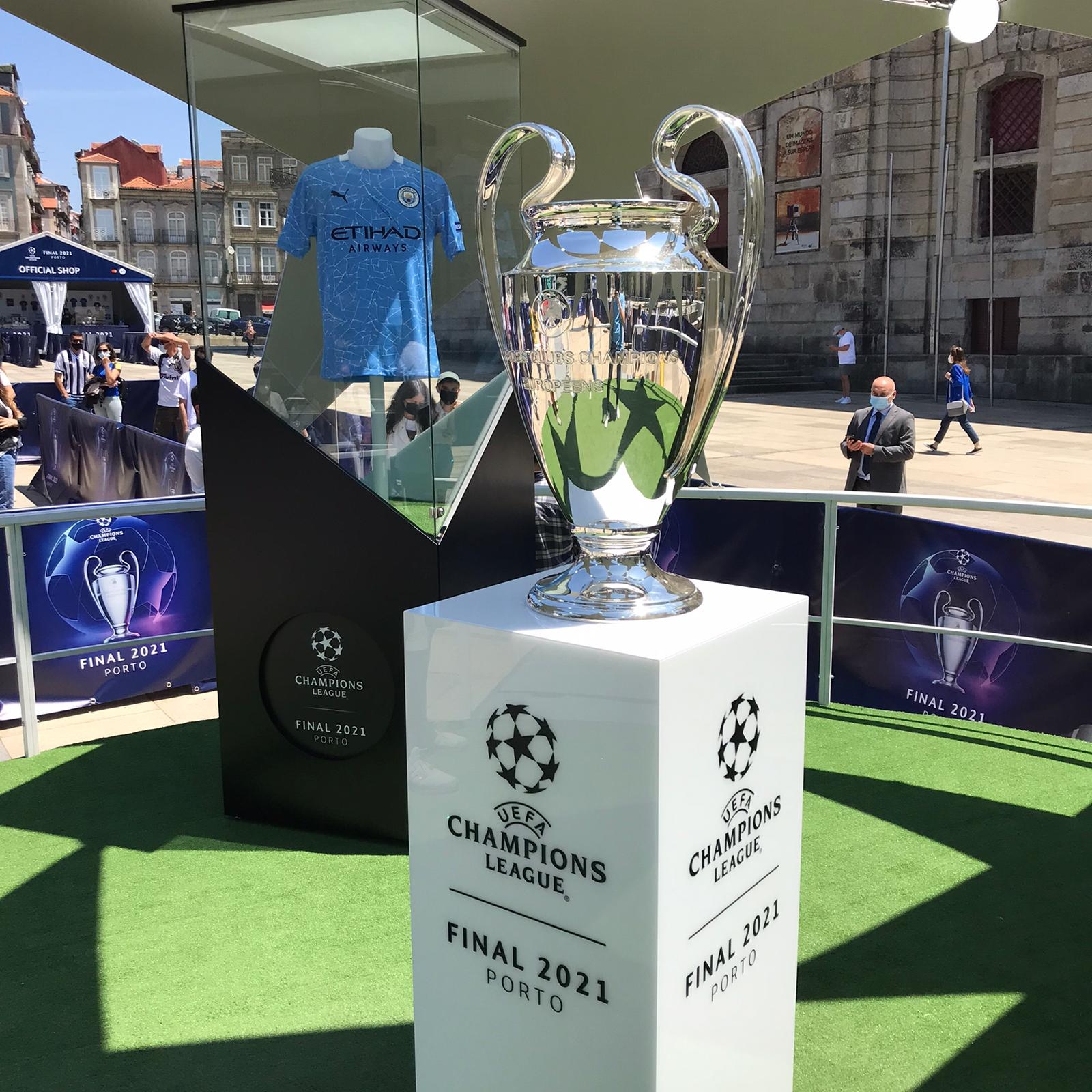 Esta es la copa que alzará el ganador de la Champions League