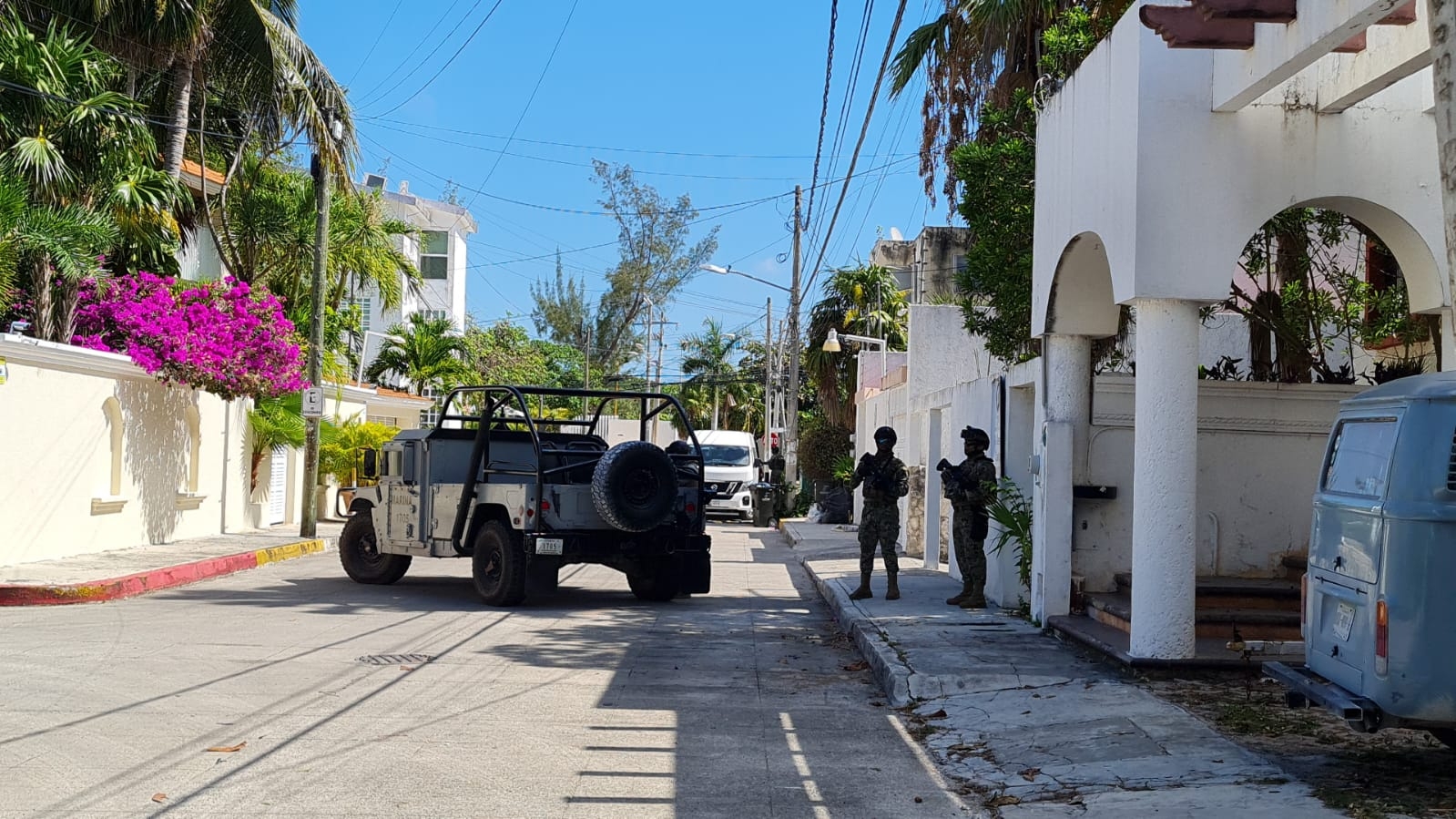 La casa fue custodiada por elementos de la FGR