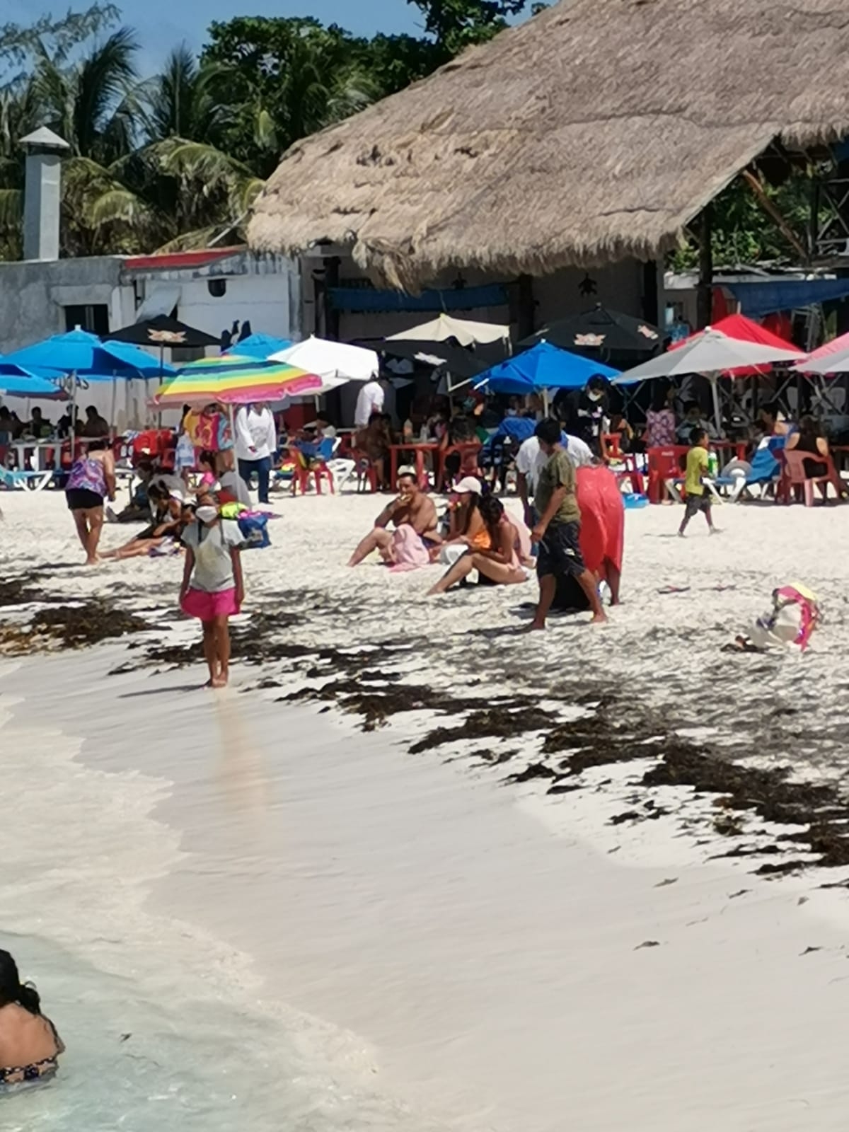 El arenal presenta una cantidad considerable de gente El arenal presenta una cantidad considerable de gente