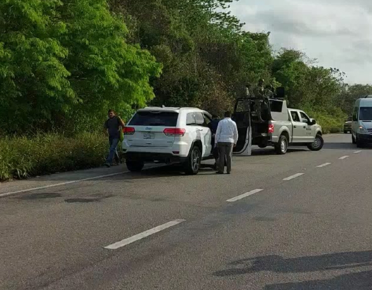 La camioneta no pudo avanzar más hacia su trayecto La camioneta no pudo avanzar más hacia su trayecto