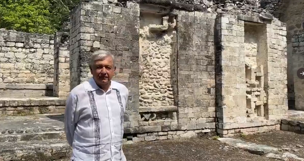 El mandatario viaja a Tihosuco, comunidad maya de Quintana Roo
