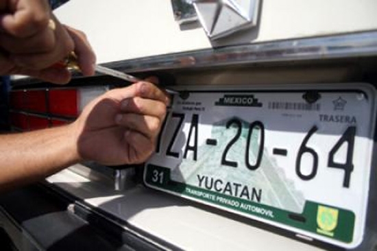 La iniciativa busca que los ciudadanos paguen un precio justo por las placas de vehículos