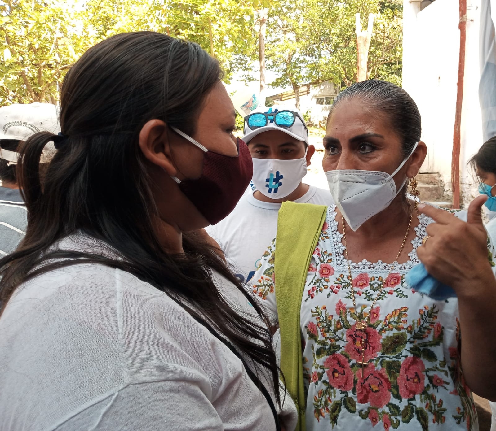 Melba Gamboa escuchó atenta las necesidades de los pobladores de Yaxcabá