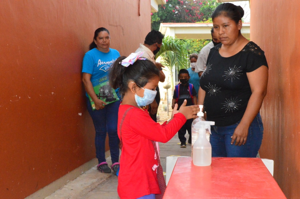 Una maestra dio positivo a coronavirus