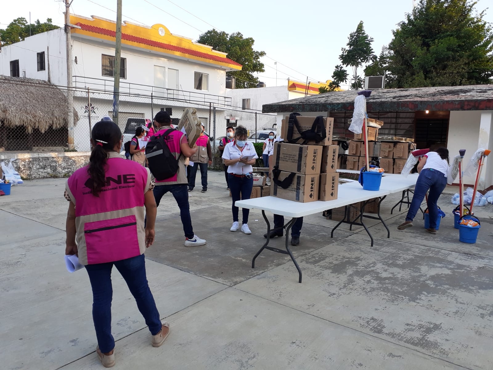 En José María Morelos la lista nominal es de 27 mil 940, de los cuales 14 mil 105 son hombres y 13 mil 835 son mujeres