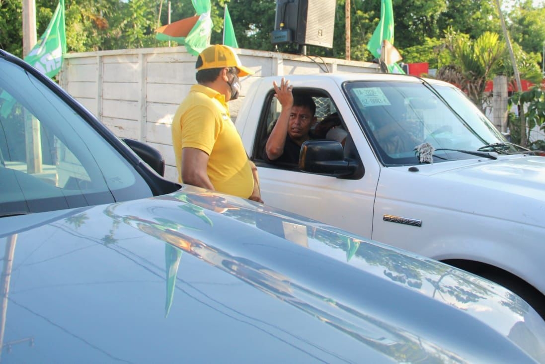 Hombres a bordo de una camioneta y un equipo de sonido a todo volumen se dedicaron a seguir a la candidata en Leona Vicario Hombres a bordo de una camioneta y un equipo de sonido a todo volumen se dedicaron a seguir a la candidata en Leona Vicario