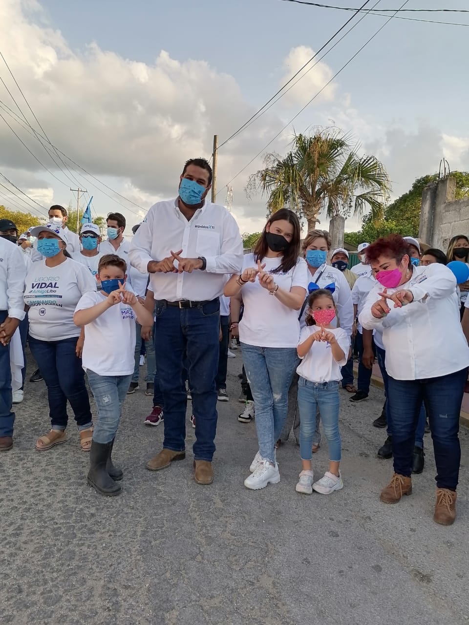 Esteban Abraham Macari ha recibido el apoyo de productores del campo, ejidatarios, ganaderos, apicultores