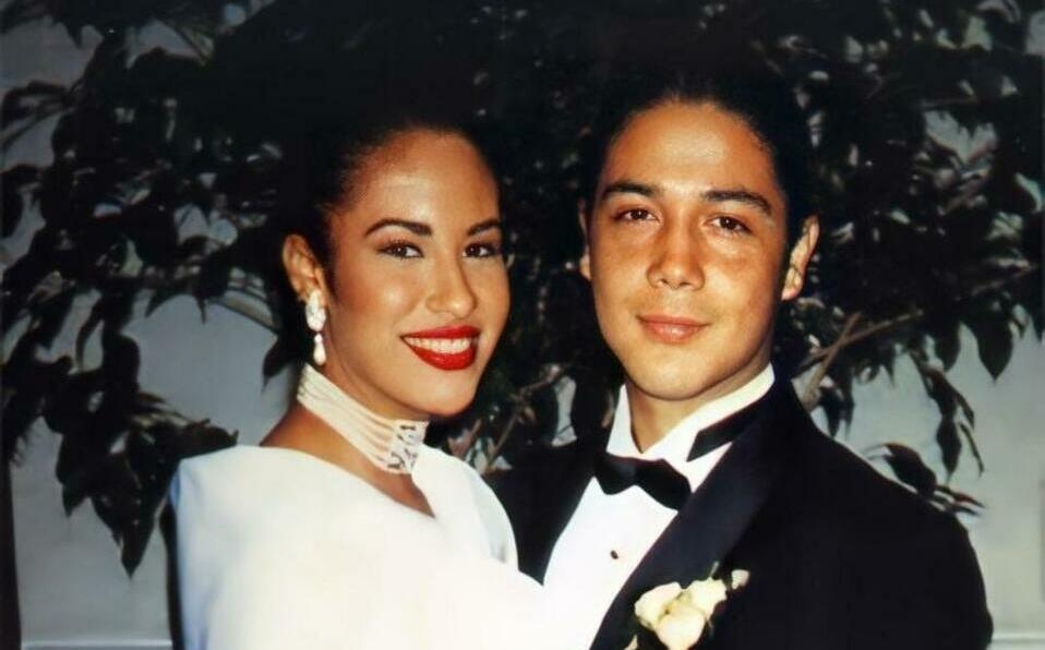 Cada año, el guitarrista de la reina del Tex-Mex dedica un mensaje para recordar al amor de su vida