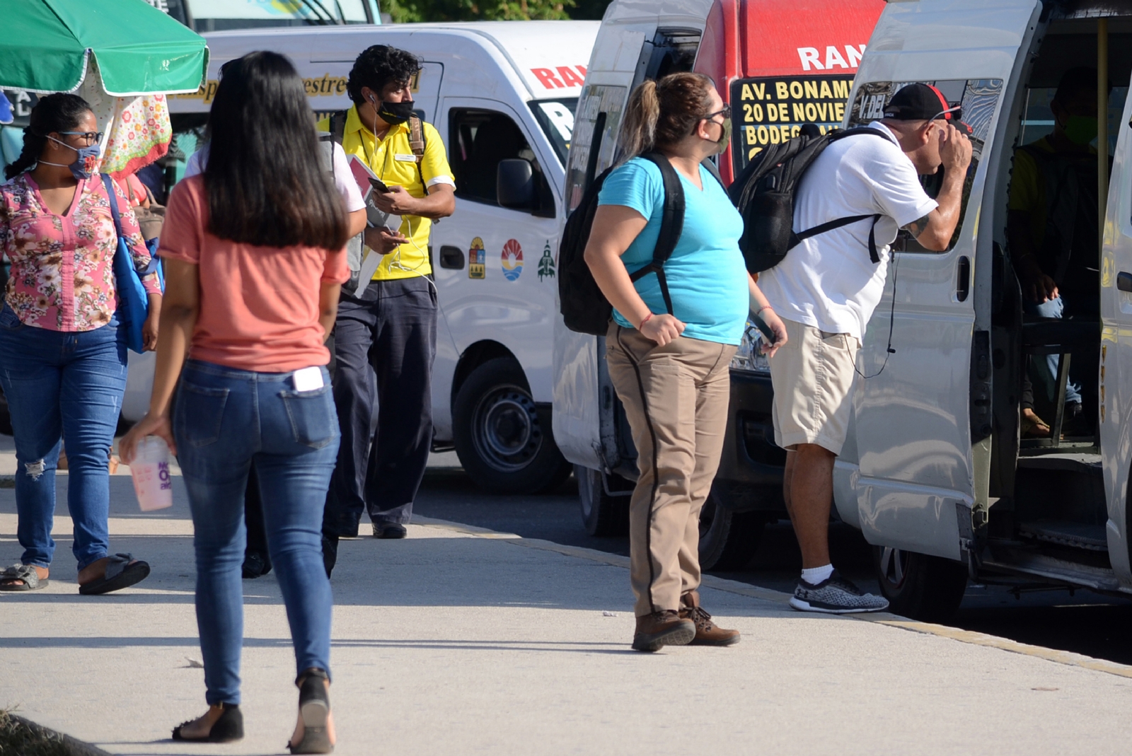 El chofer de la combi de transporte público en Cancún dio aviso a los policías tras el asalto sufrido