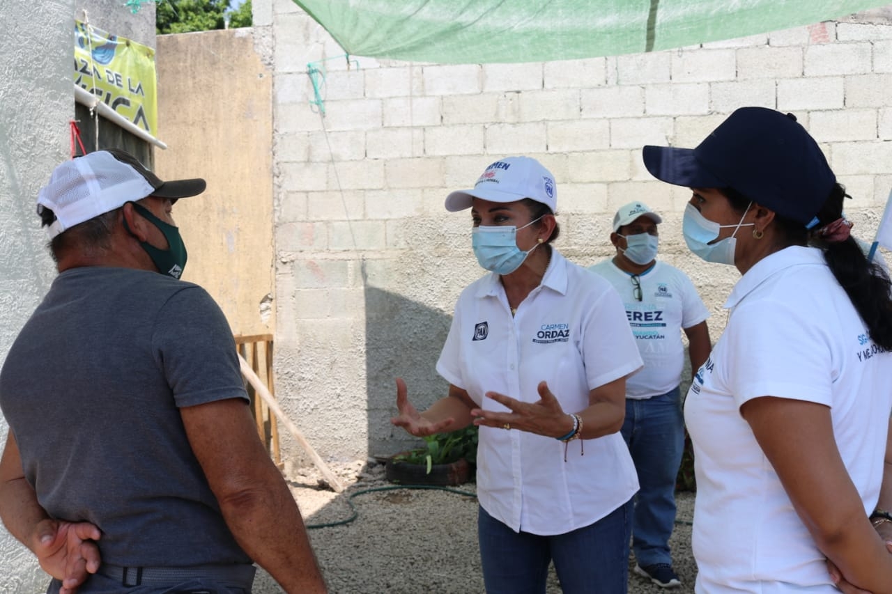 Carmen Ordaz en su visita a Hunucmá donde dió a conocer sus propuestas e invitó a los habitantes a que se sumen a este proyecto que será encabezado por mujeres
