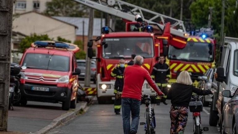 Hombre rocía gasolina y quema viva a su esposa en Francia