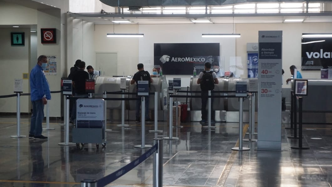 Respecto a la frecuencia de Aeroméxico el retraso fue de unos 40 minutos, y la aeronave trajo consigo a 91 pasajeros Respecto a la frecuencia de Aeroméxico el retraso fue de unos 40 minutos, y la aeronave trajo consigo a 91 pasajeros