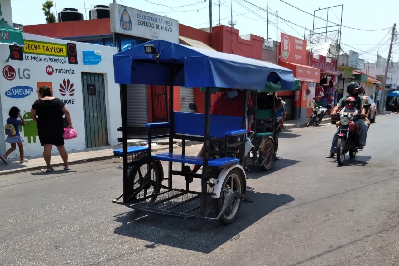 La táctica de estos conductores es llevar a pasajeros, principalmente a señoras, con mucha compra. La táctica de estos conductores es llevar a pasajeros, principalmente a señoras, con mucha compra.