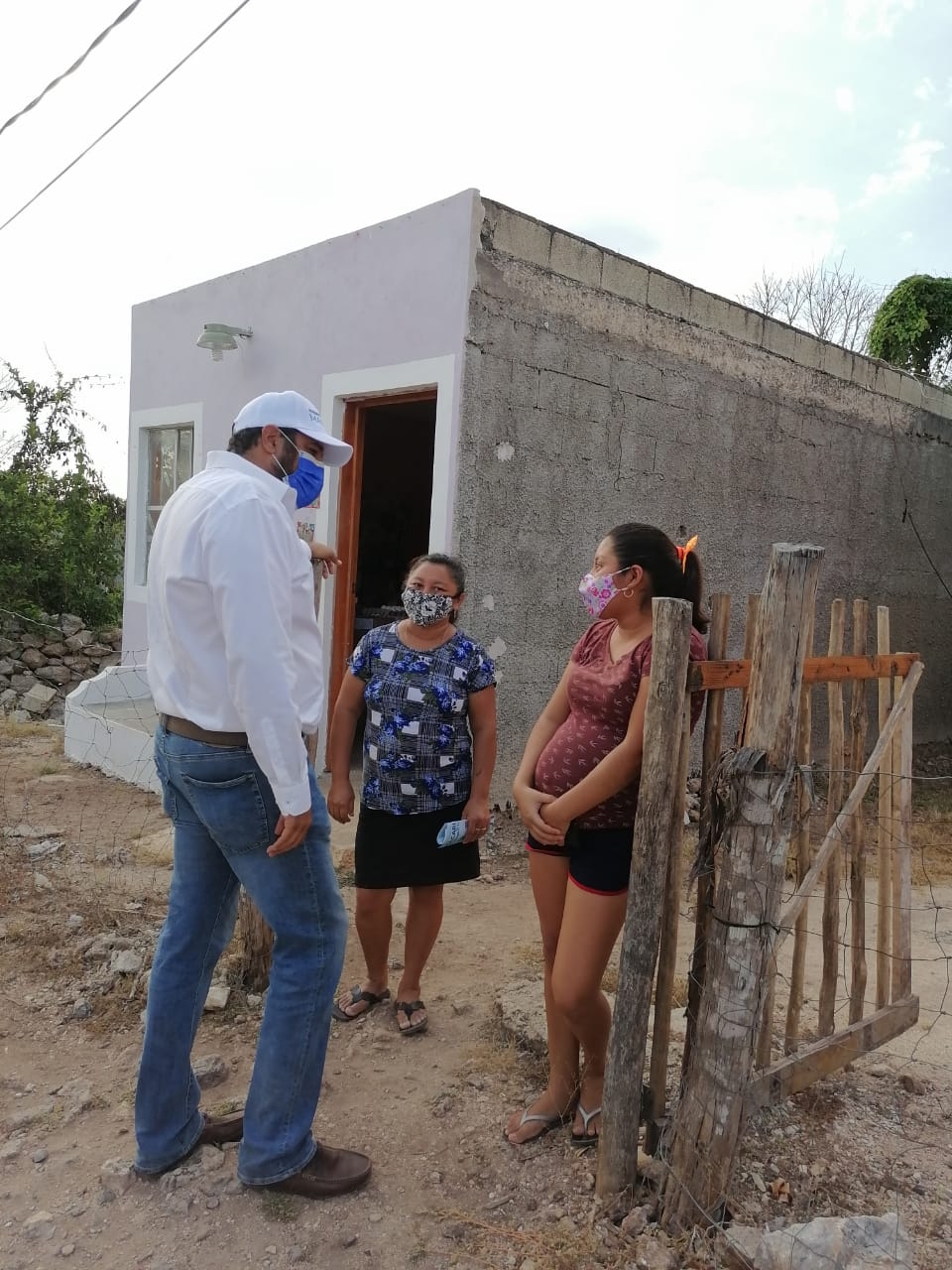Esteban Abraham Macari reconoce la labor de madres de familia para educar a sus hijos