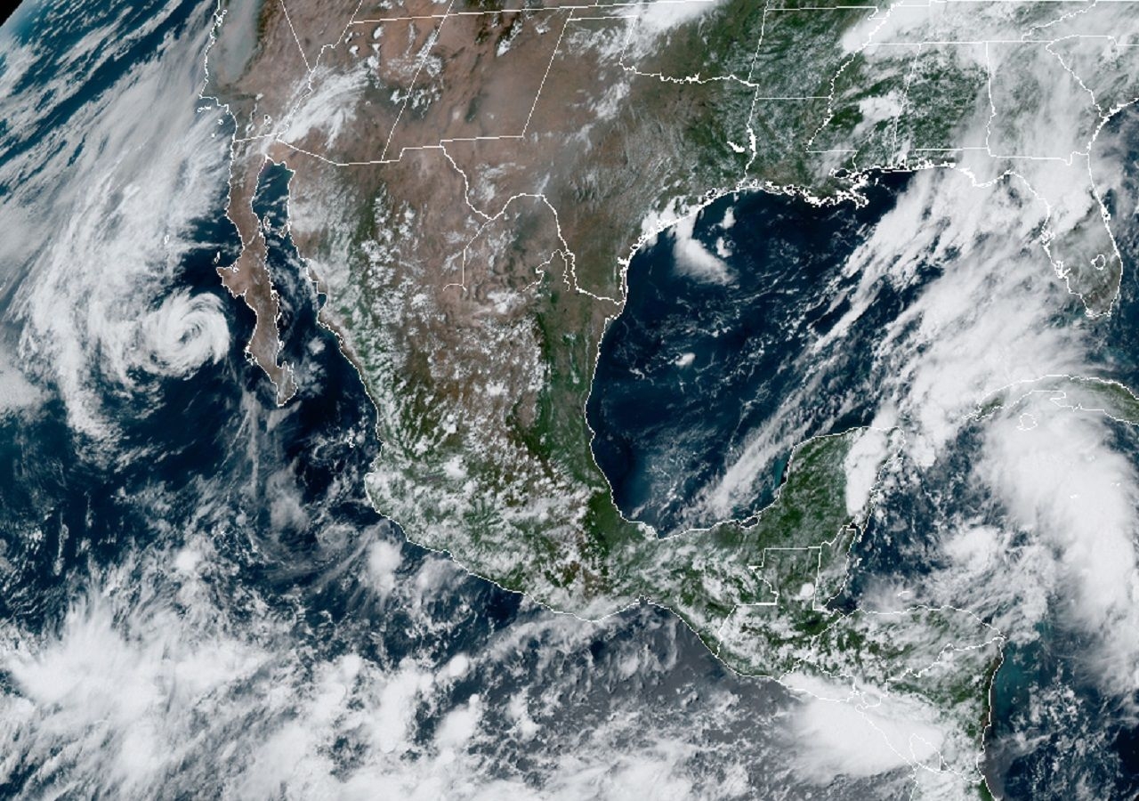 Se encuentra a 675 km al suroeste de Punta San Telmo, Michoacán y a 1,035 km al sur-sureste de Cabo San Lucas, B.C.S.