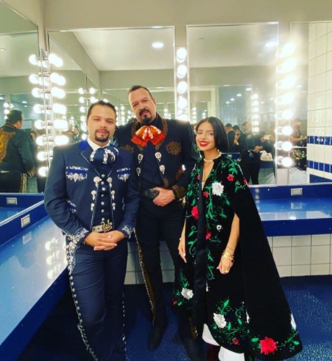 Este fue el emotivo regalo que recibió Pepe Aguilar por su cumpleaños