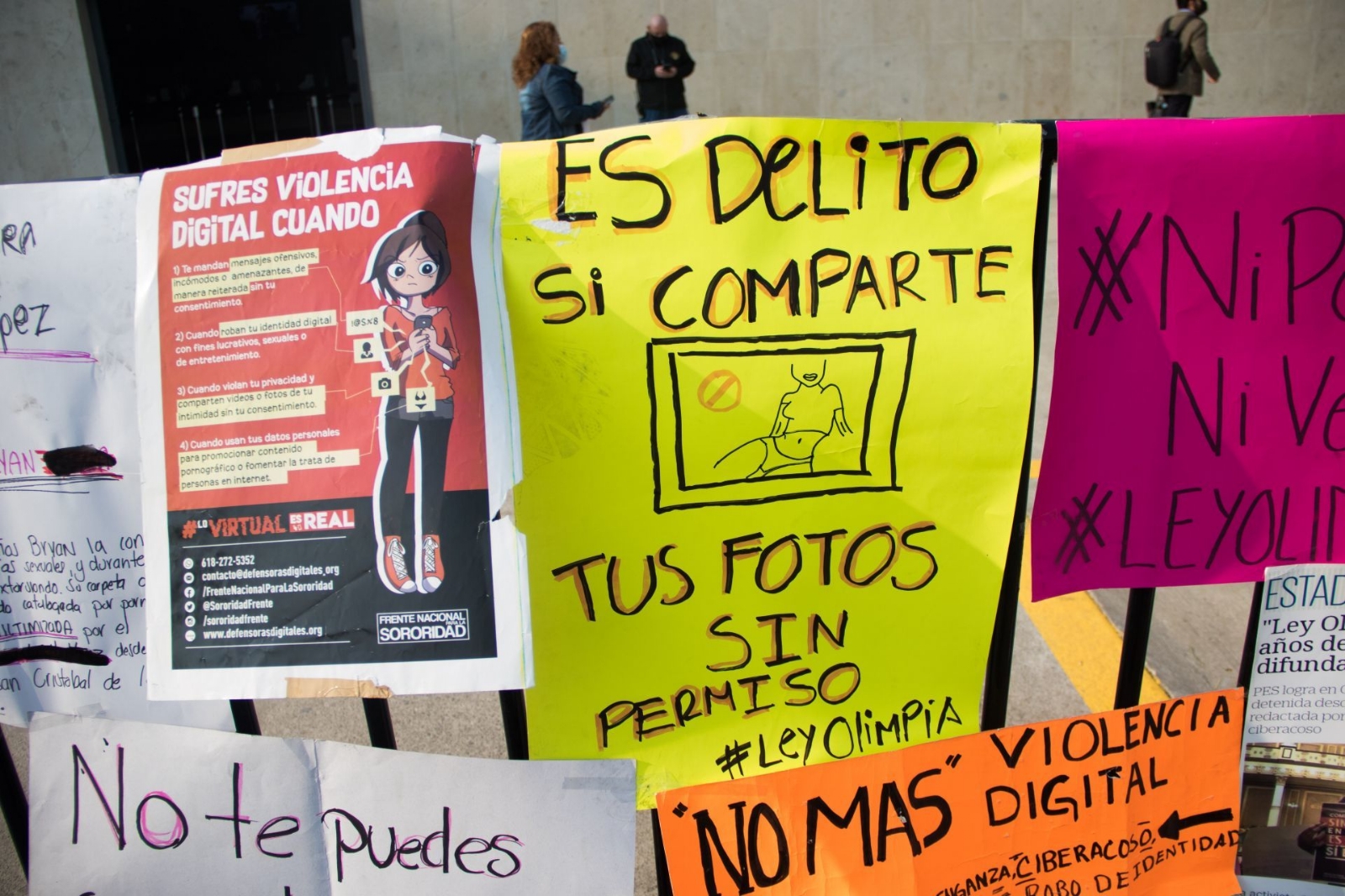 Carteles sobre la Ley Olimpia Carteles sobre la Ley Olimpia