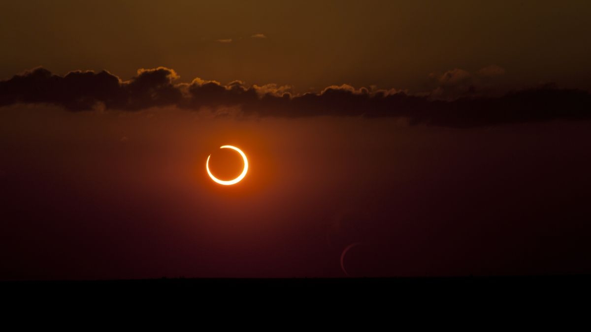 La Luna pasará justo frente al Sol, y "borrará" hasta el 38 por ciento de su disco