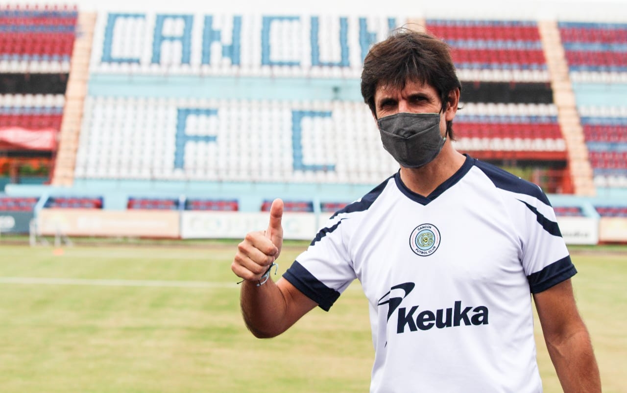 Federico Villar, el nuevo técnico del Cancún FC, dirigió su primera practica ayer miércoles en el estadio Andrés Quintana Roo