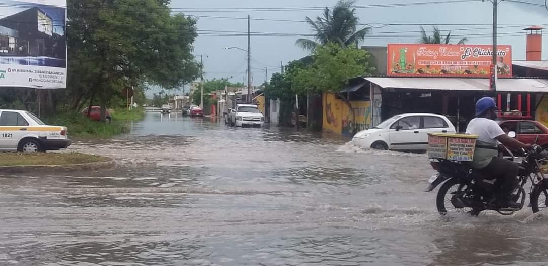 Aunque en algunos puntos, los encharcamientos ya disminuyeron, pidieron a la población que tomen sus precauciones para evitar cualquier tipo de accidentes. 