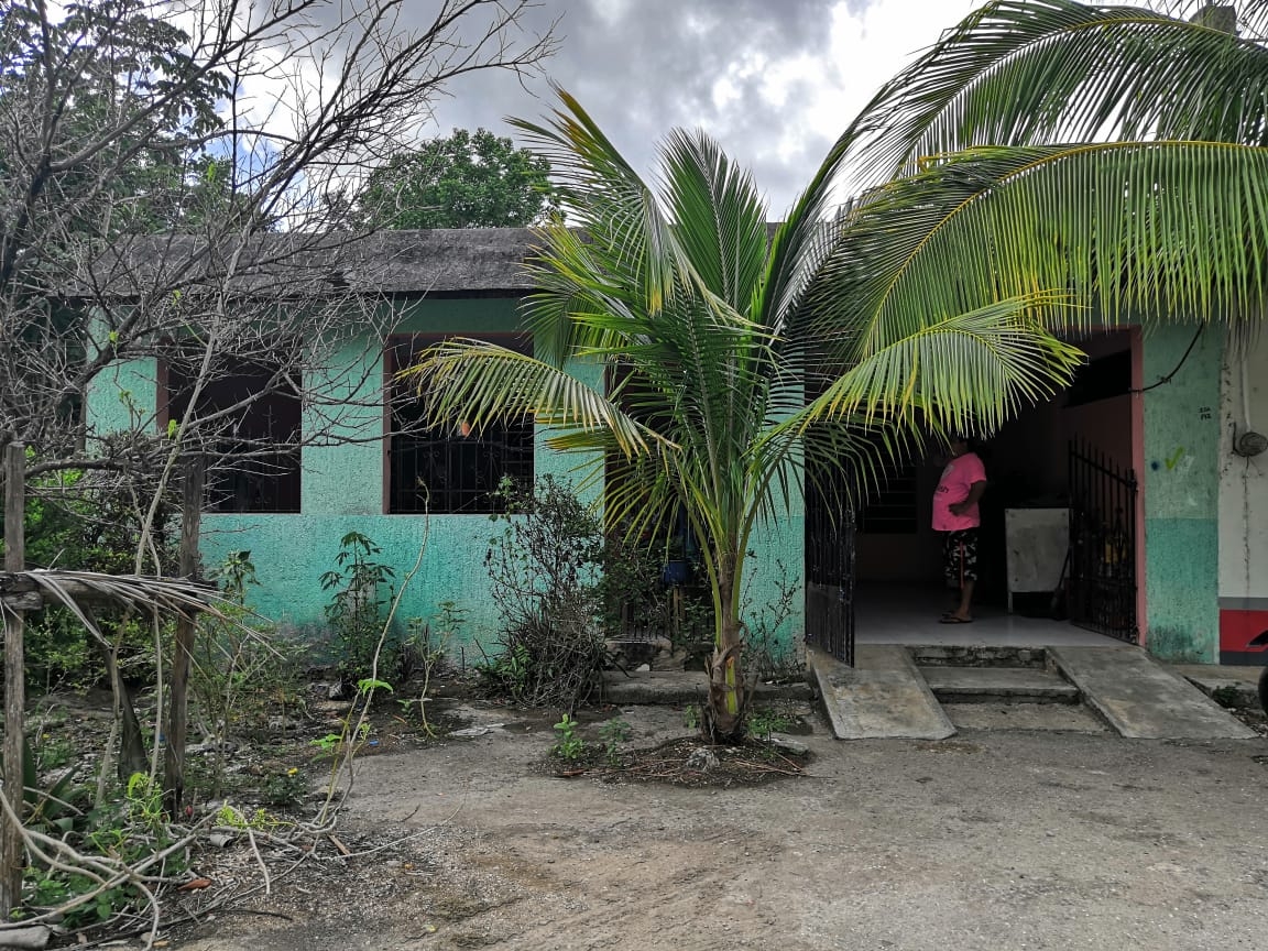Los sujetos huyeron al verse descubiertos por el dueño de la casa esta mañana Los sujetos huyeron al verse descubiertos por el dueño de la casa esta mañana