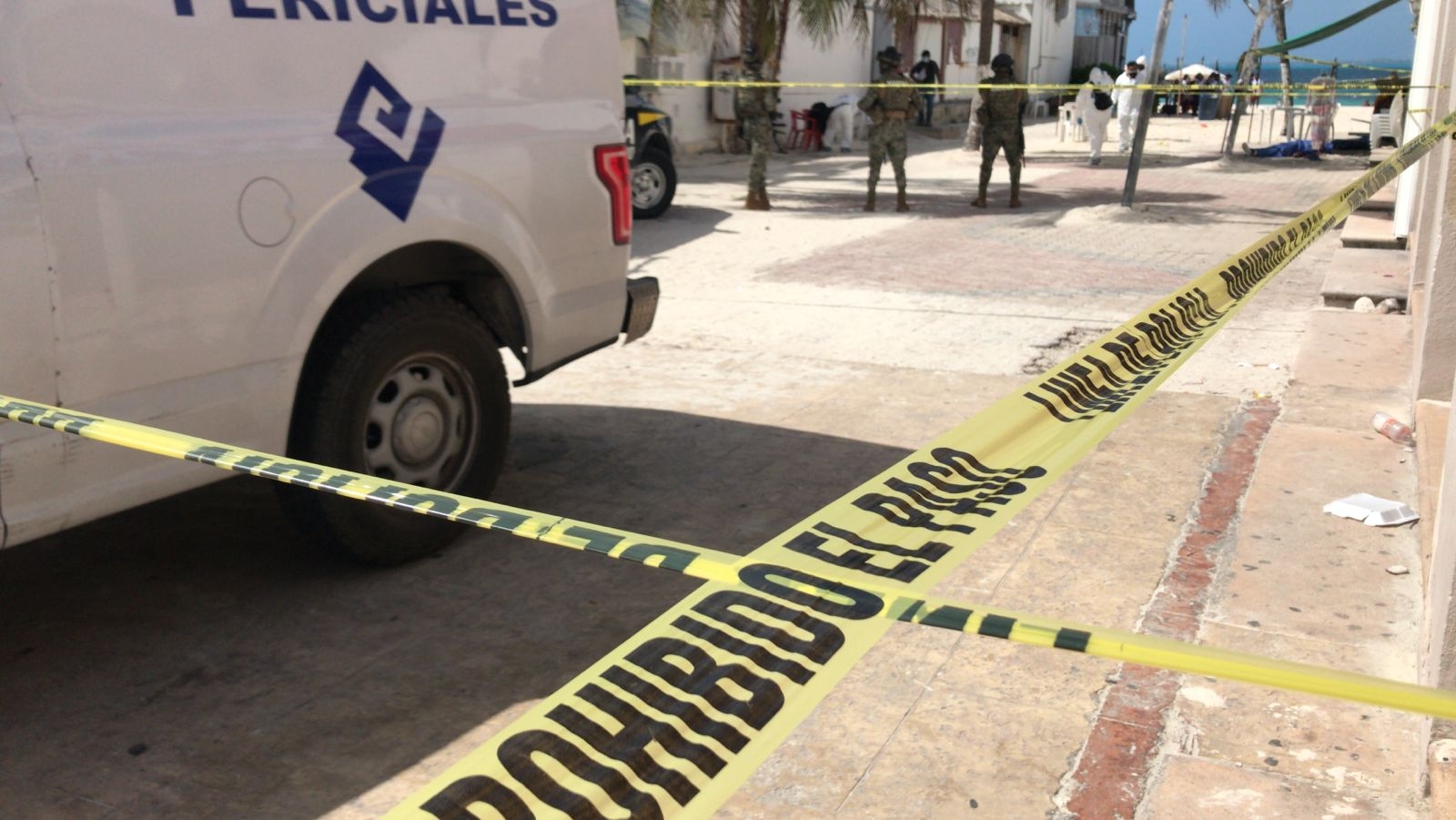 De acuerdo con algunos testigos, fueron dos las personas que detonaron sus armas de fuego en contra de dos vendedores de artesanías