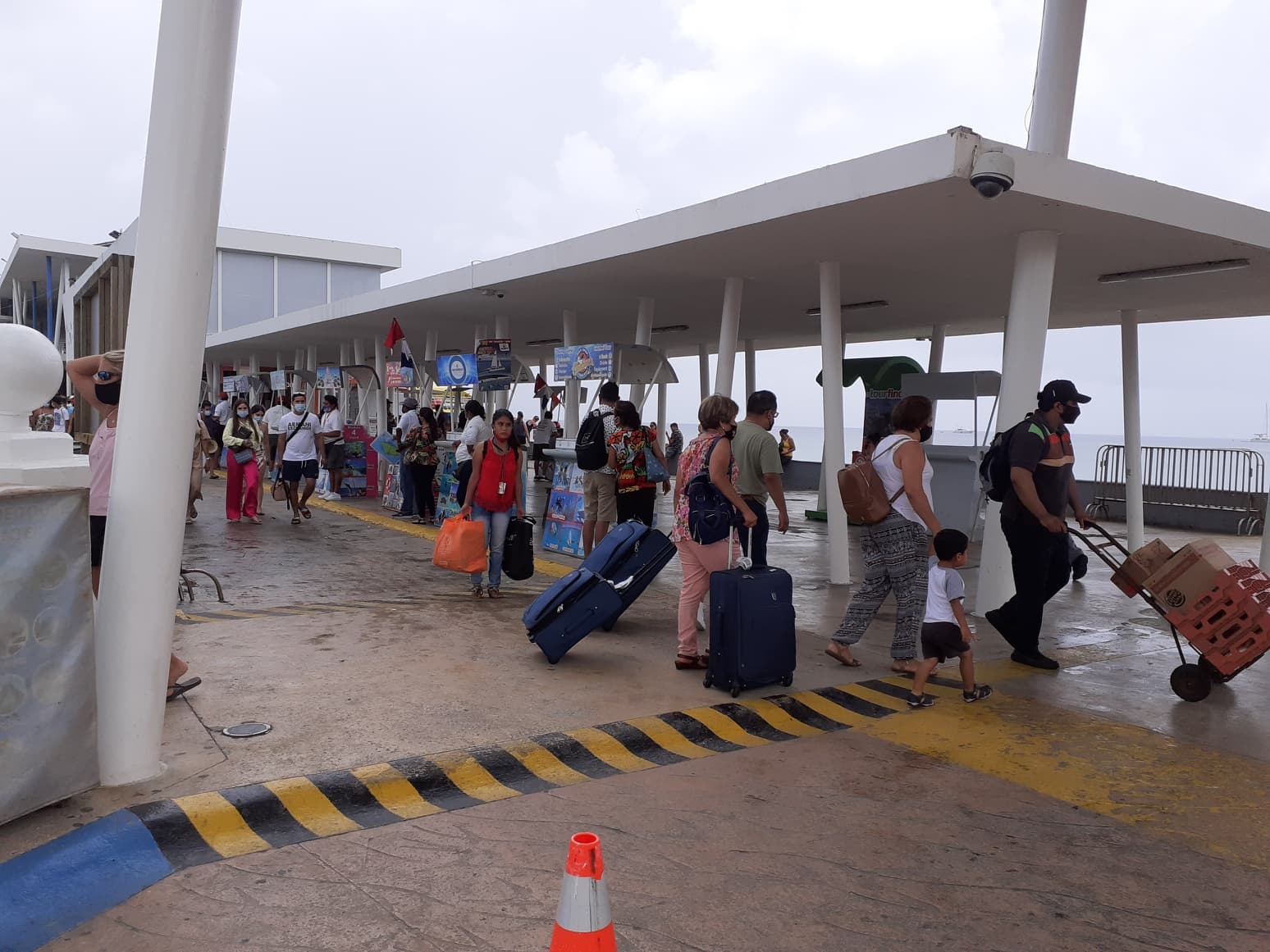 La situación fue aprovechada por turistas para no usar cubrebocas