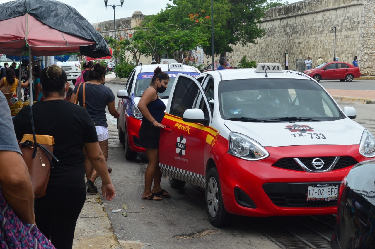 Los servicios de taxi redujeron a la mitad Los servicios de taxi redujeron a la mitad