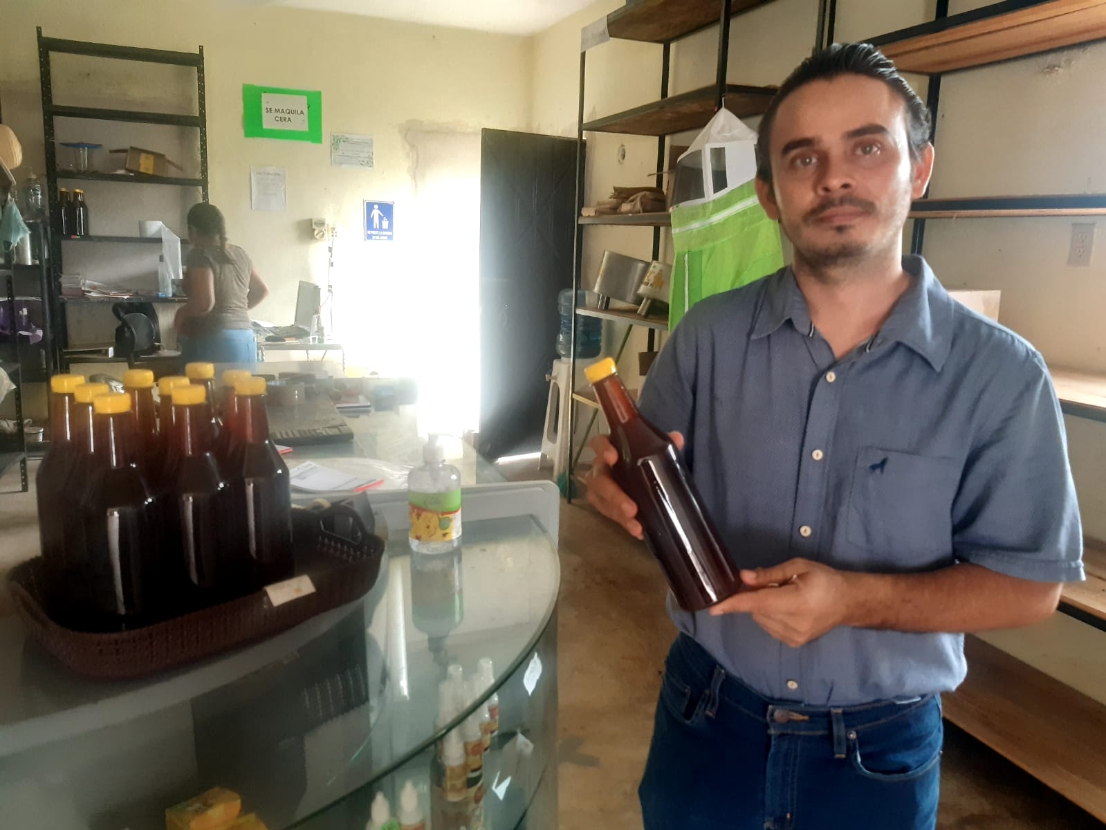 La temporada se sequía deja sin alimentos a las abejas La temporada se sequía deja sin alimentos a las abejas