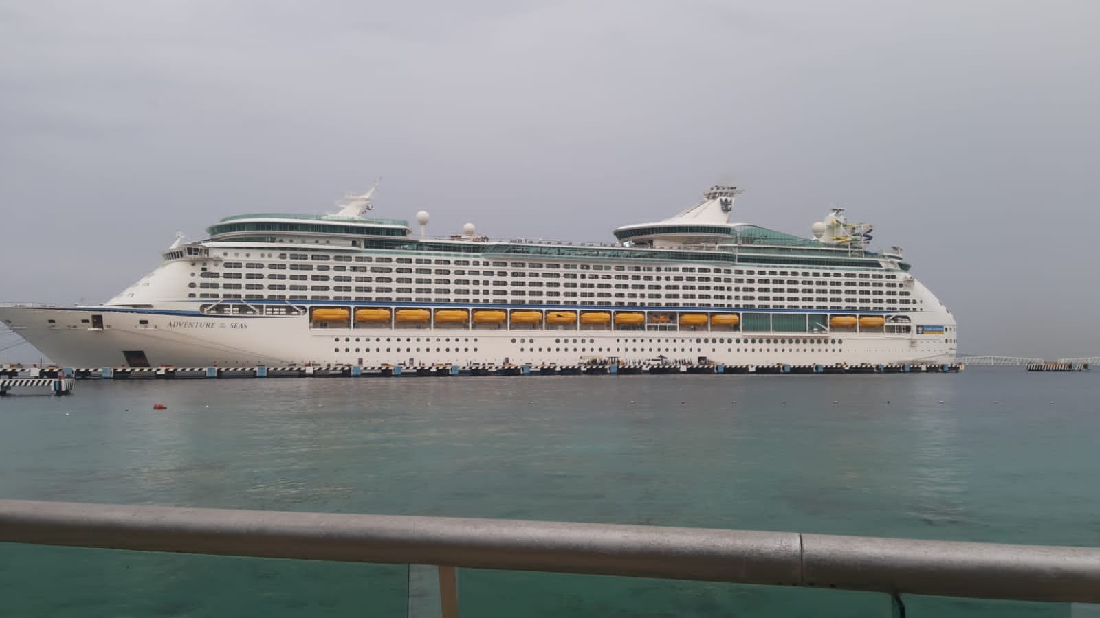 El transatlántico es el primer crucero que llega a Cozumel tras un año sin recibir estas embarcaciones