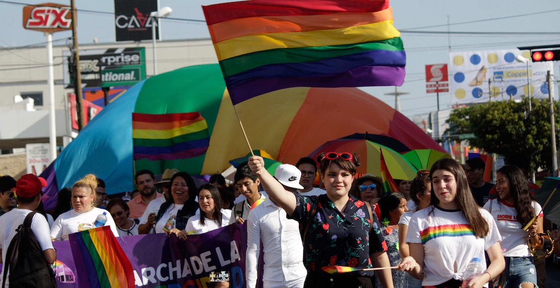 Las modificaciones aprobadas establecen que el matrimonio sea la unión de dos personas y no sólo entre un hombre y una mujer Las modificaciones aprobadas establecen que el matrimonio sea la unión de dos personas y no sólo entre un hombre y una mujer