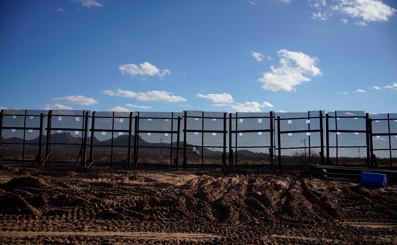 El gobernador de Austin, Texas, Greg Abbott, expresó que utilizará 250 mmd en la construcción del muro fronterizo El gobernador de Austin, Texas, Greg Abbott, expresó que utilizará 250 mmd en la construcción del muro fronterizo