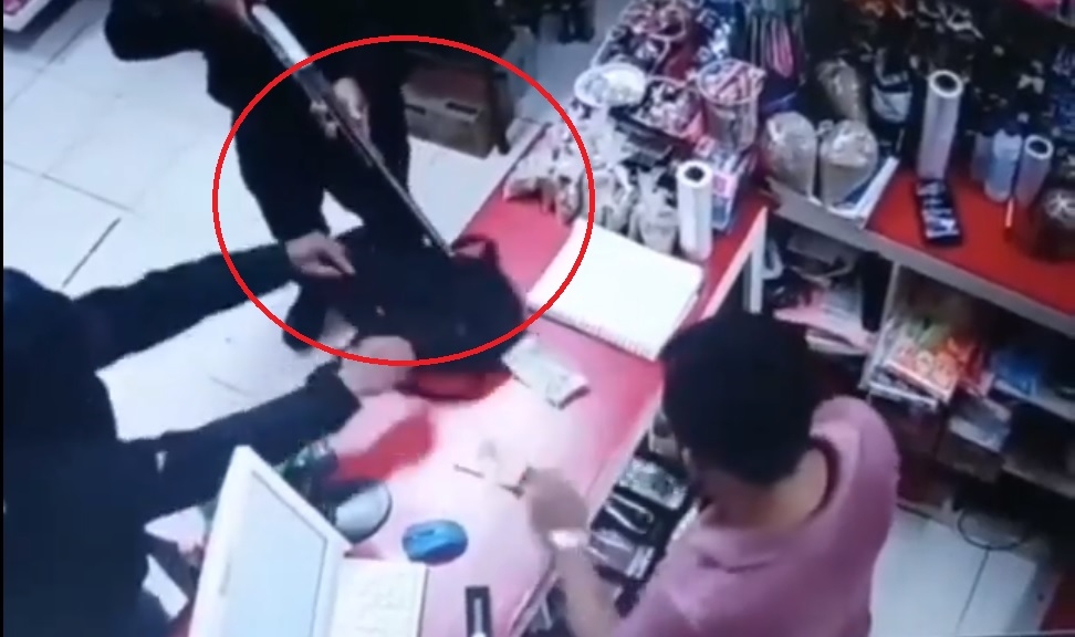 El asalto a la tienda de Akil duró menos de 20 segundos El asalto a la tienda de Akil duró menos de 20 segundos