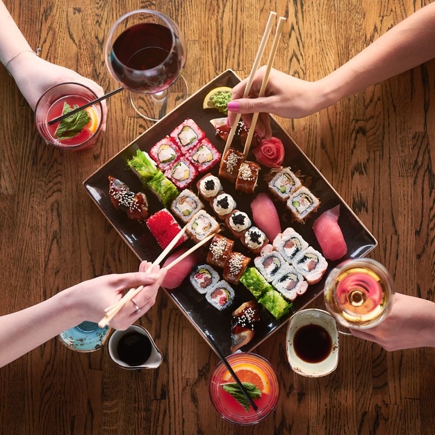Descubre cuales son los cinco mejores bebidas para acompañar el sushi