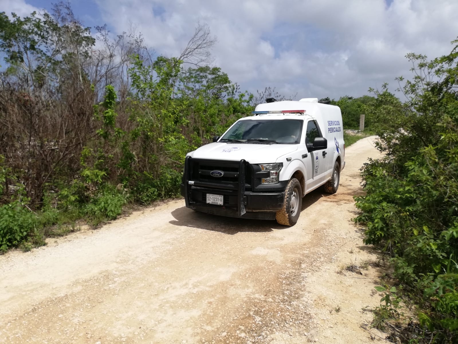 Personal de la Semefo en Chetumal acudió a levantar el cadáver hallado en el fraccionamiento Las Américas