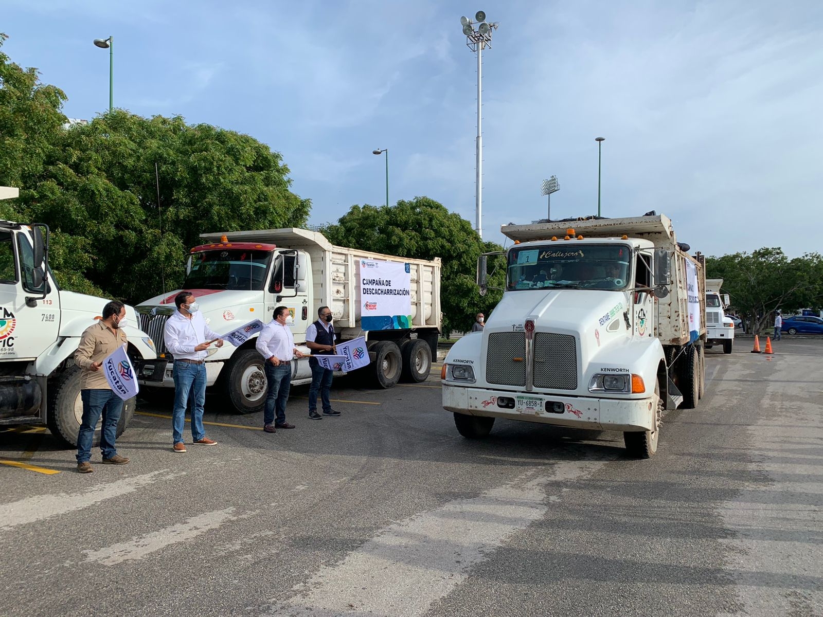 Más de 300 volquetes serán los encargados de captar los residuos durante este fin de semana Más de 300 volquetes serán los encargados de captar los residuos durante este fin de semana