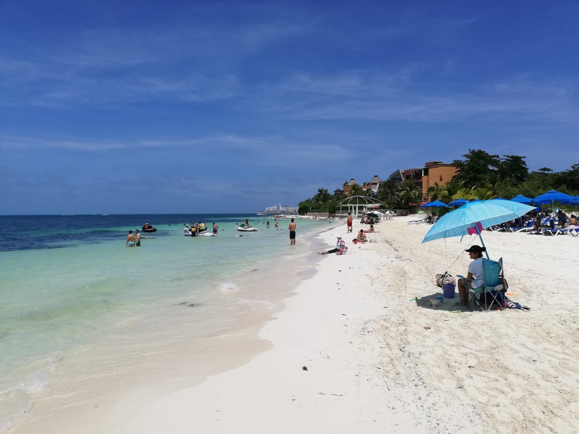 Es de las pocas playas de Cancún con la menor cantidad de sargazo en su arena Es de las pocas playas de Cancún con la menor cantidad de sargazo en su arena