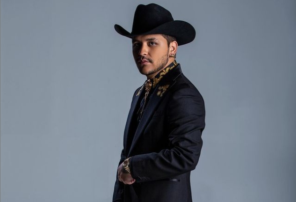 Christian Nodal arremete contra la mamá de Belinda al acusarla de explotar a su hija