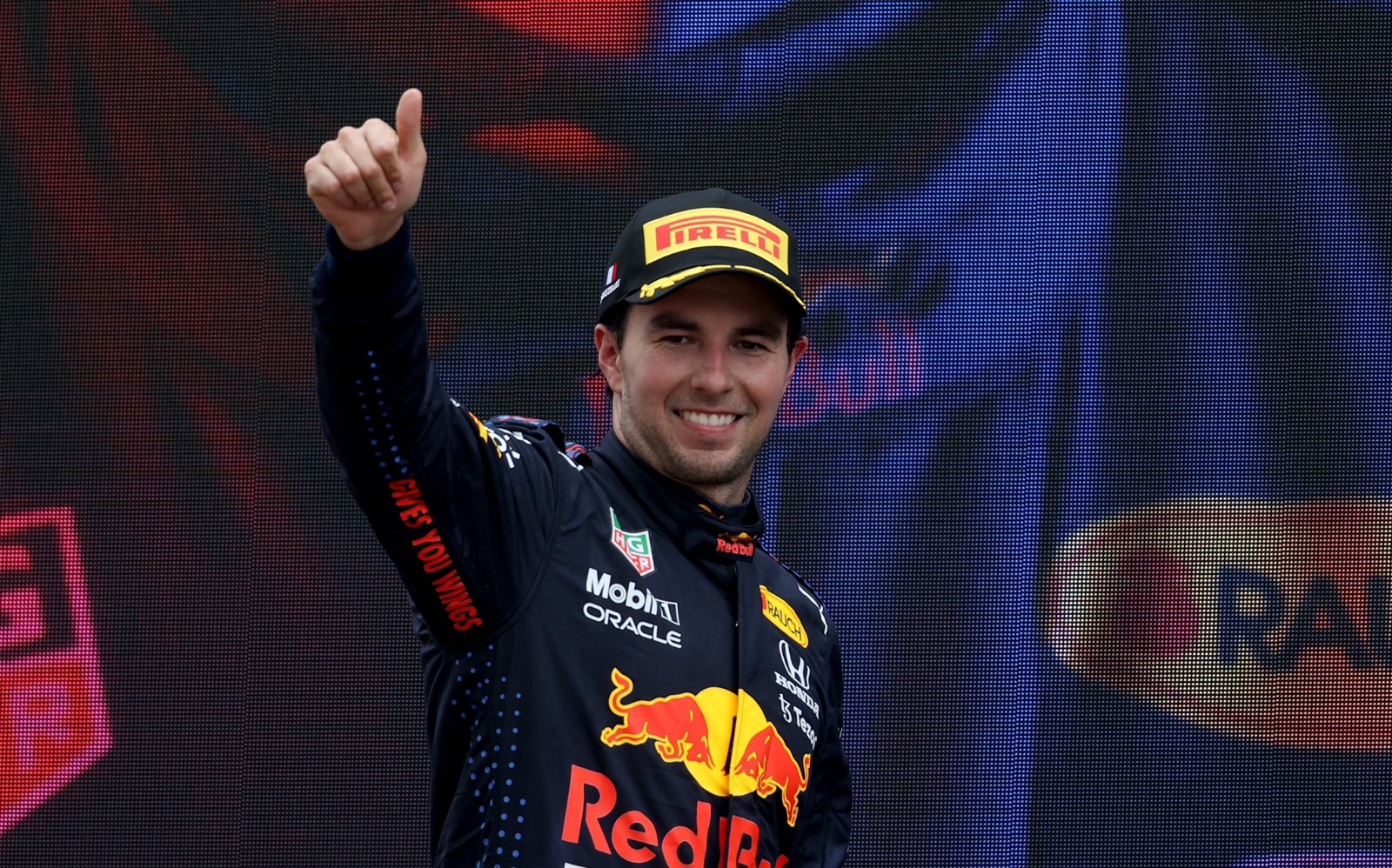 Checo Pérez agradeció a sus compañeros y dedico la victoria al Día del Padre