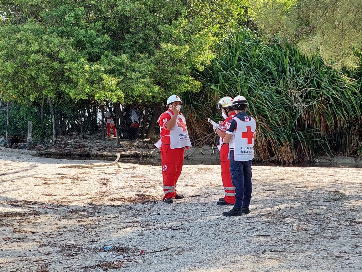 Testigos de los hechos señalaron que el hombre tomaba cervezas en la playa