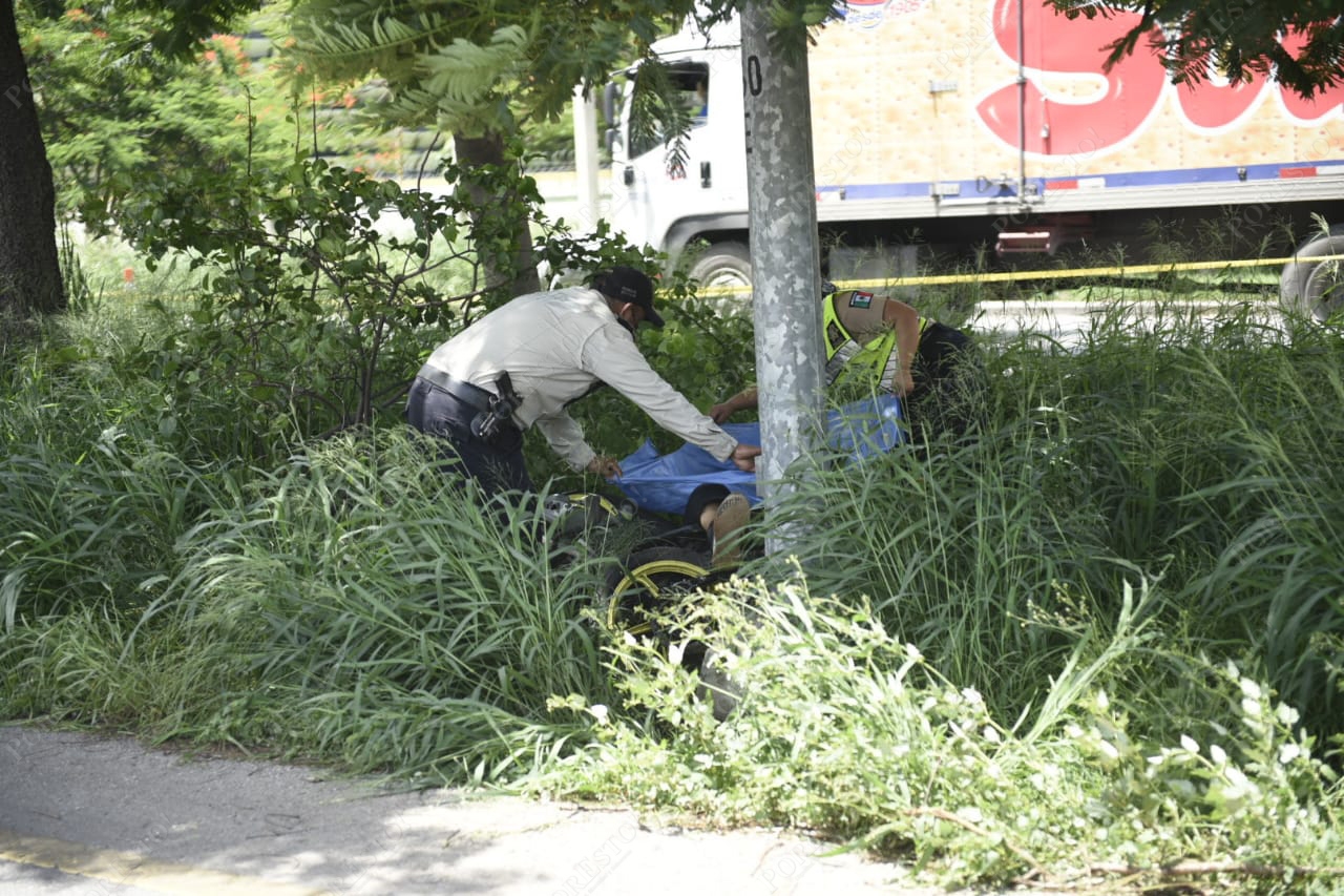 Un vehículo desconocido colisionó con la moto Un vehículo desconocido colisionó con la moto