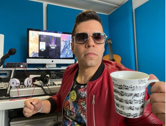 Grupo Cañaveral, acompañado de Joe Montana fueron los encargados de interpretar la canción oficial de esta cobertura por televisión Azteca y que lleva por nombre “Con todo el corazón”