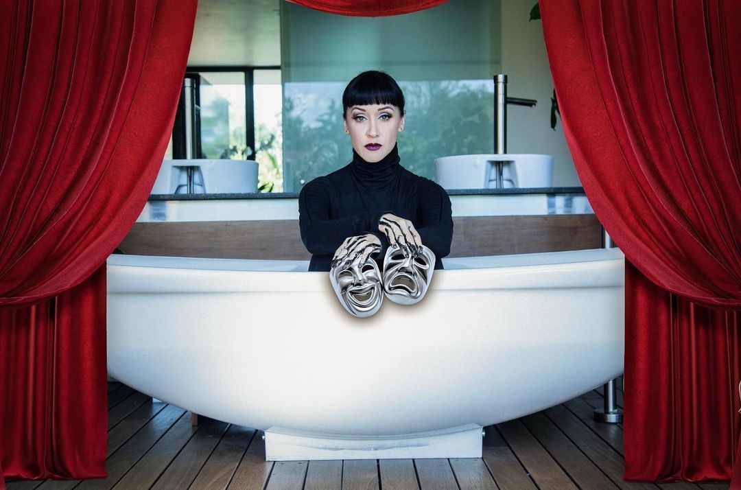 Susana Zabaleta no es la primera mexicana que encarna a Cruella en redes pues en días pasados, Geraldine Bazán y Violeta Isfel hicieron su propia versión del personaje Susana Zabaleta no es la primera mexicana que encarna a Cruella en redes pues en días pasados, Geraldine Bazán y Violeta Isfel hicieron su propia versión del personaje