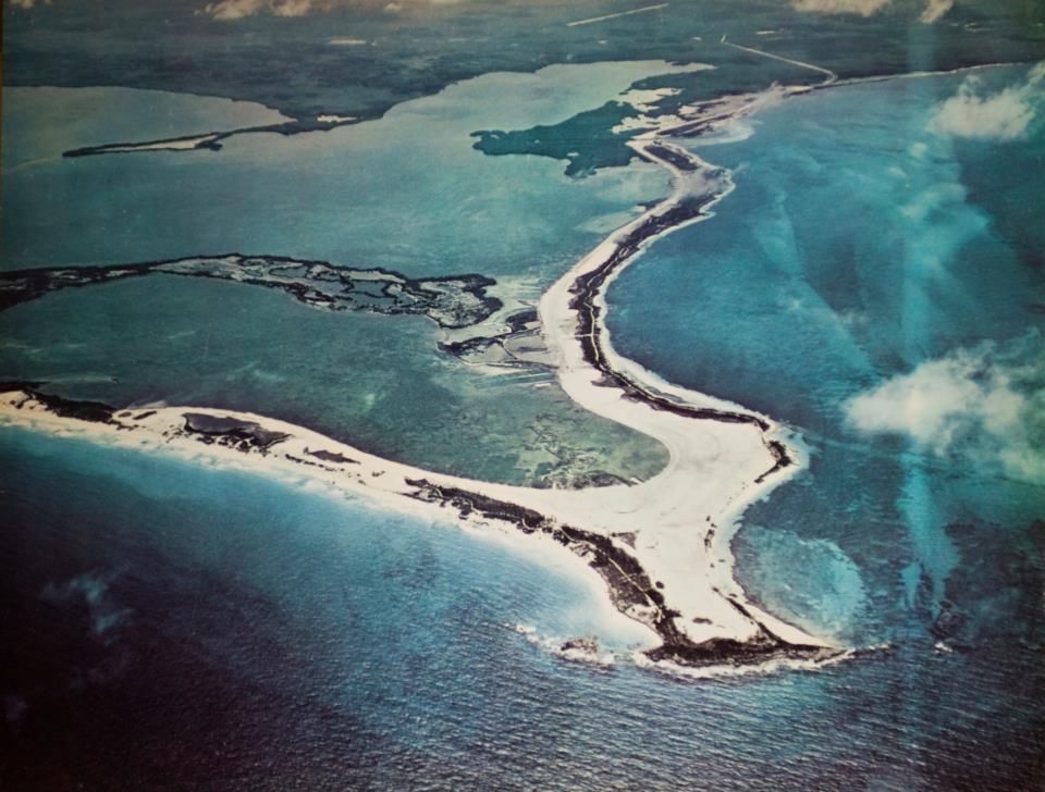 Debido al veloz crecimiento que ha tenido Cancún como centro turístico, la ciudad ha visto un sin fin de negocios llegar e irse Debido al veloz crecimiento que ha tenido Cancún como centro turístico, la ciudad ha visto un sin fin de negocios llegar e irse