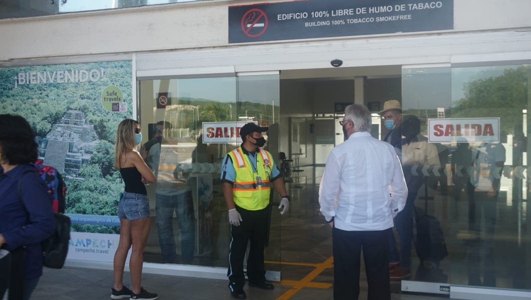 Exhibieron al funcionario por no cumplir las medidas sanitarias a pesar del repunte de casos de COVID-19 en Campeche Exhibieron al funcionario por no cumplir las medidas sanitarias a pesar del repunte de casos de COVID-19 en Campeche