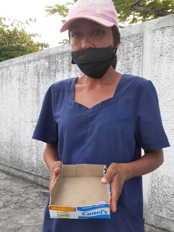 A sus 39 años se le ve muy delgada y con visibles huellas de desvelo en el rostro, quizás se deba a tanta preocupación y algo de frustración