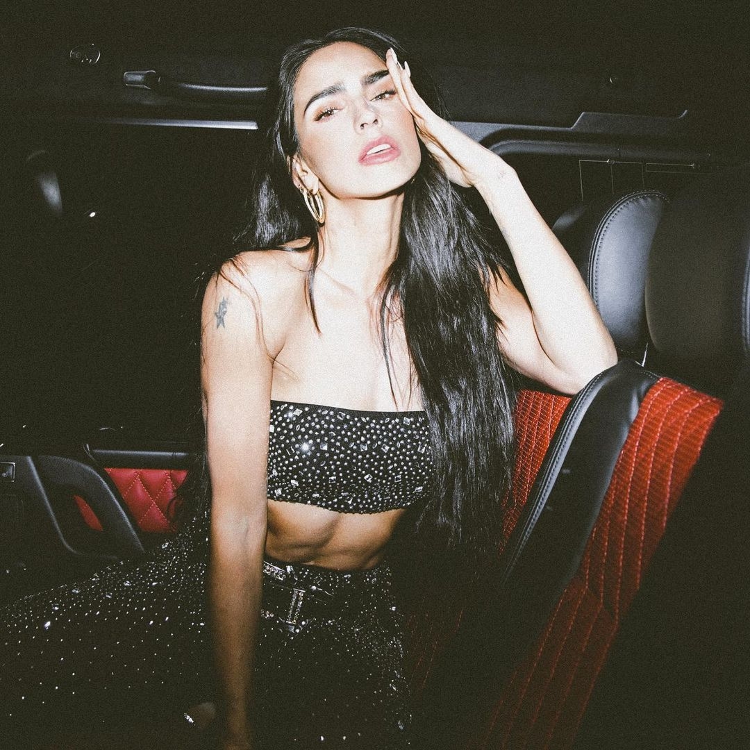 Bárbara de Regil vuelve a dar de qué hablar, luego de realizarse un drástico y arriesgado cambio de look, lo que pudiera ser parte de la terapia que le recomendaron sus detractores Bárbara de Regil vuelve a dar de qué hablar, luego de realizarse un drástico y arriesgado cambio de look, lo que pudiera ser parte de la terapia que le recomendaron sus detractores