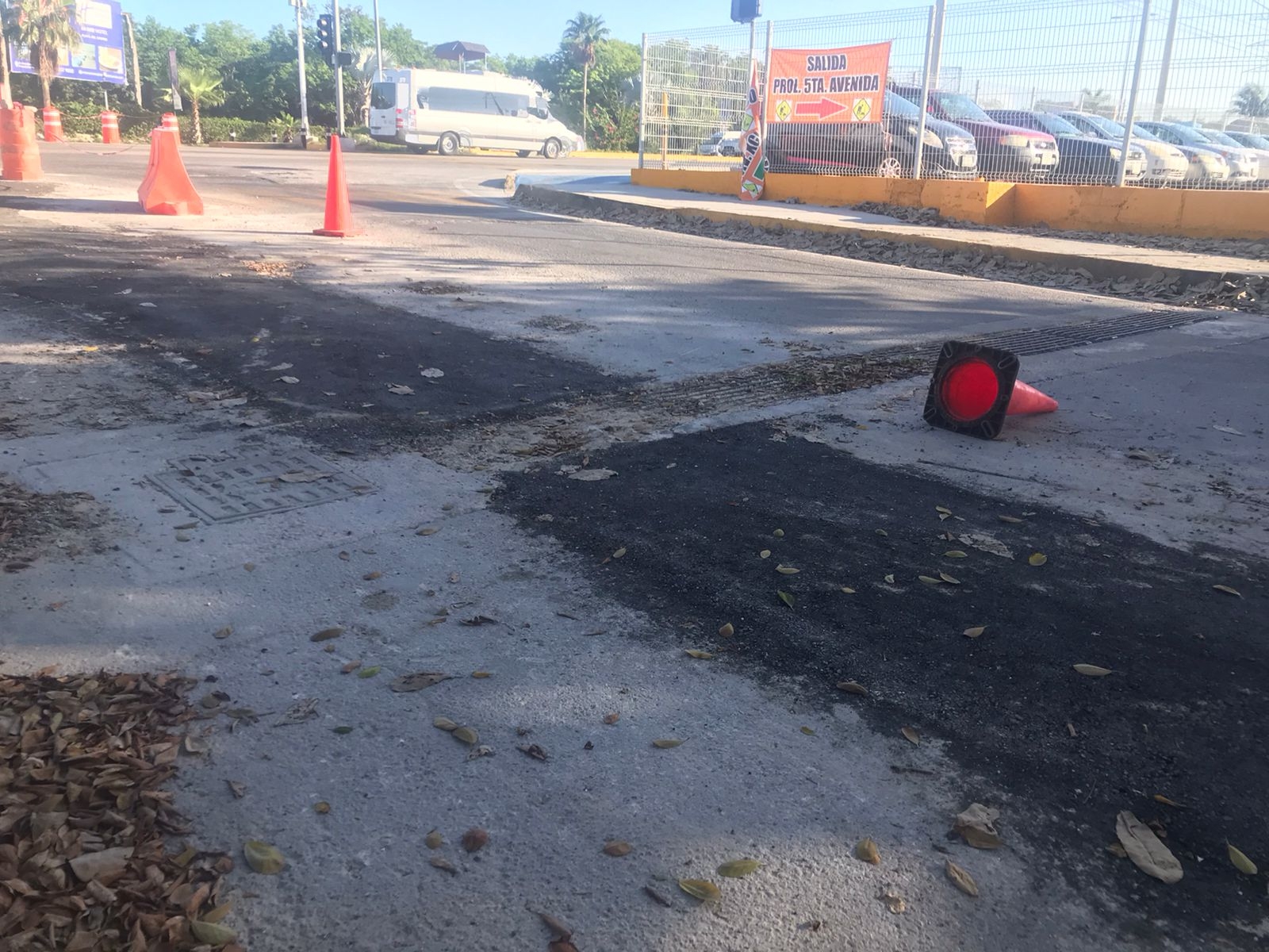 Los trabajos en la avenida Xcalacoco debieron finalizar el pasado 11 de junio, pues venció su permiso para ello