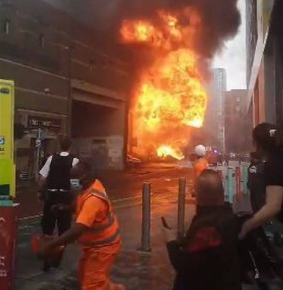 La mañana de este lunes se reportó un fuerte incendio cerca de la estación de tren Elephant and Castle, en Londres